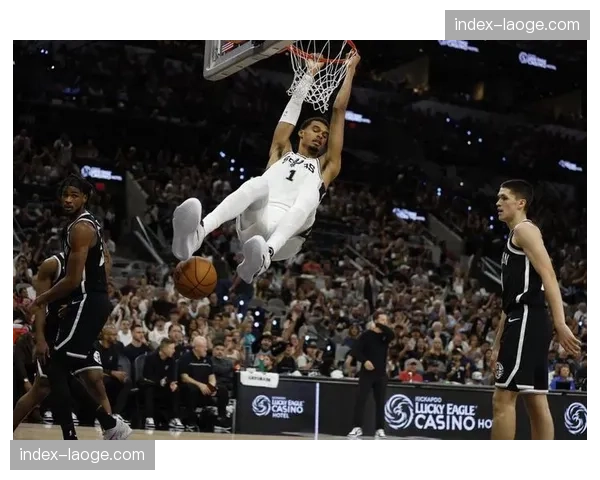 文班亚马22分14篮板3盖帽 马刺战术体系围绕独角兽构建